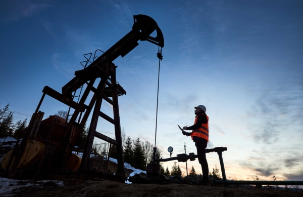 oil and gas engineer in front of rig